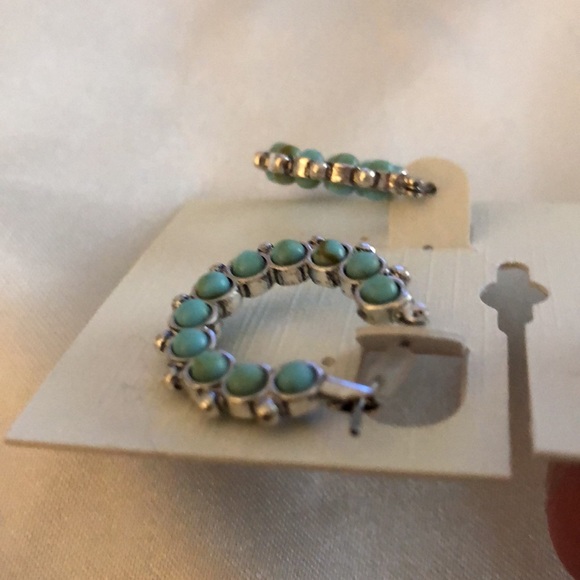 Lucky Brand Silver Tone Turquoise Set Stone Midi Hoop Earrings NWT - Picture 7 of 10